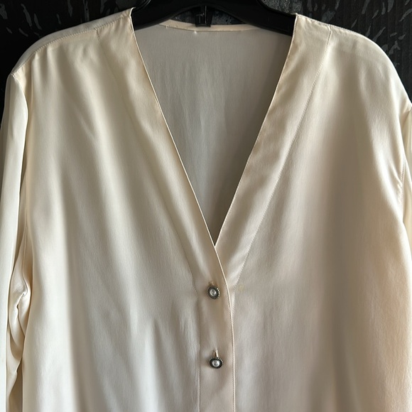 SILK “SERGE & RÉAL” CRÊPE DE CHINE V NECK BLOUSE with PEARL & SILVER BUTTONS - Picture 2 of 9